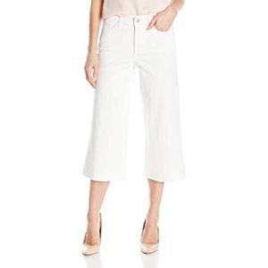 Levi’s white wide leg cropped culottes size 24